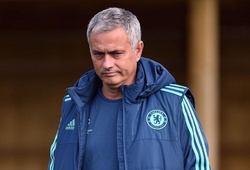 Chelsea: “Án treo” trên đầu Mourinho