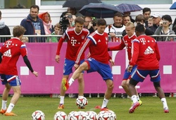 Các cầu thủ Bayern Munich với bài tập chóng mặt trước giờ đụng Arsenal