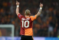 Một mình Sneijder khiến cả khán đài SVĐ Turk Telekom như thể muốn nổ tung