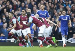 West Ham 2-1 Chelsea: Phơi áo trên đất khách