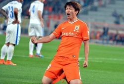 Cầu thủ Trung Quốc tái hiện bàn thắng siêu rùa của Macheda