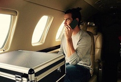 Gareth Bale thuê chuyên cơ đưa vợ đi xem điệp viên 007