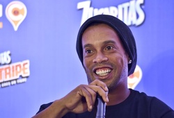 Ronaldinho: Chưa treo giày, còn “cày” tiếp