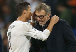 Cristiano Ronaldo thì thầm với Laurent Blanc: “Tôi sẽ cưới cô Vân”!