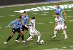 Messi gây choáng váng khi “đánh lừa” 7 cầu thủ Uruguay