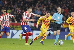 Messi và mối quan hệ kỳ lạ với trọng tài ở trận Barca vs Atletico