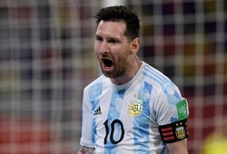 Messi lại ghi bàn bằng phạt đền cho tuyển Argentina