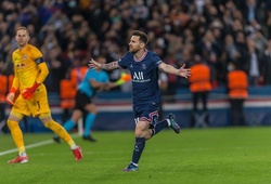 Messi vượt qua Pele nhờ cú đúp ở Champions League