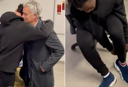Afena-Gyan xúc động khi được Mourinho tặng đôi giày 800 euro