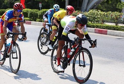 Nguyễn Tấn Hoài “xé” áo xanh vua nước rút chặng 4 giải xe đạp Cúp Truyền hình 2022