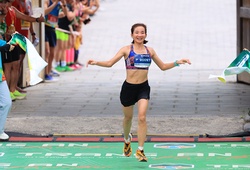 Quán quân Vietnam International Half Marathon 2023 Nguyễn Thị Oanh lập thông số chạy 42km ấn tượng