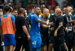 CĐV Nice bị hạ “đo ván” khi lao vào sân ẩu đả ở trận gặp Marseille 