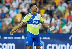 Vì sao Cristiano Ronaldo ngồi ghế dự bị ở Juventus?
