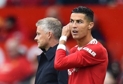 Sir Alex Ferguson “phê phán” quyết định để Ronaldo ngồi dự bị