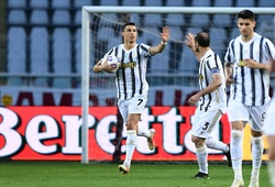 Ronaldo ghi bàn nhưng Juventus càng có nguy cơ... trắng tay