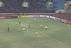 Trọng tài Nhật Bản cho tuyển Việt Nam hưởng penalty đúng luật trong trận gặp Malaysia
