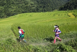 Các "chiến binh ngoại" thâu tóm danh hiệu giải chạy siêu đường mòn ở Pù Luông