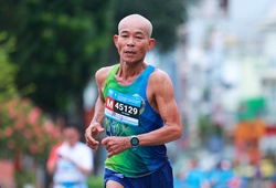 Ông nông dân 63 tuổi gốc Huế 7 ngày chạy hai marathon gần mốc dưới 3 giờ