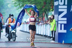 Nguyễn Thị Oanh vô địch VPBank Hanoi Marathon 2022, phá kỷ lục giải đấu ngoạn mục