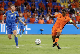 Wijnaldum giúp Hà Lan chấm dứt vô duyên trước Ukraine
