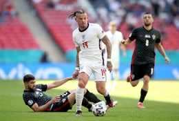 Kalvin Phillips được ví như "Pirlo của tuyển Anh" sau màn tỏa sáng