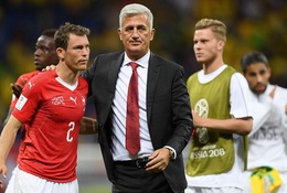 HLV ĐT Thụy Sĩ: “Thận trọng nhưng không nể sợ người Ý”