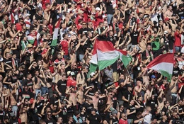 Pháp mất điểm, Antoine Griezmann đổ lỗi... đông khán giả