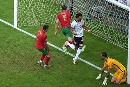 Bao nhiêu kỷ lục được thiết lập ở trận kinh điển Đức - Bồ Đào Nha?