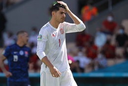 Tây Ban Nha đau khổ trên chấm phạt đền vì "chân gỗ"