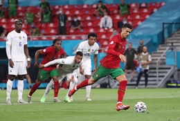 Ronaldo lập kỷ lục ghi bàn mới tại EURO và World Cup