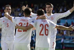 Tây Ban Nha xác định đối thủ ở vòng 1/8 sau chiến thắng 5 sao