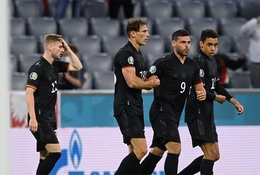 HLV Joachim Loew cảnh báo hàng thủ của tuyển Đức trước trận gặp Anh