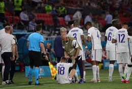 Pháp mất người thê thảm tới mức phải đá lệch vị trí!