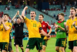 Bóng đá thăng hoa tại Xứ Wales hơn bao giờ hết: Dấu ấn của Gareth Bale cùng "những người bạn" tại EURO 2021
