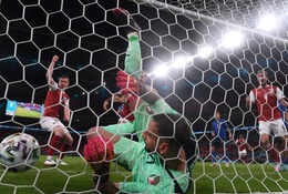 Donnarumma thở phào vì cuối cùng cũng... thủng lưới!