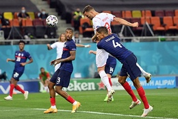 Sự phá sản của hàng thủ khiến Pháp trả giá đắt