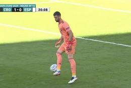 Thủ môn mắc lỗi khiến Tây Ban Nha phản lưới không tưởng ở trận gặp Croatia