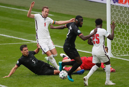 Harry Kane vô duyên khó tin khiến tuyển Anh lỡ cơ hội mở tỷ số