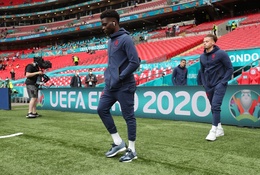 Đội hình ra sân Anh vs Đức: Mount dự bị, Saka đá chính