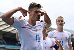 Patrik Schick trên đường đến kỷ lục của Milan Baros và sánh vai Ronaldo