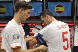 Thủ quân mới của TBN - Busquets thế chỗ Ramos hoàn hảo thế nào