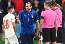 Không phải Donnarumma hay Chiesa, Chiellini mới là người hùng của Italia