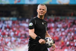 Choáng với gia sản khổng lồ của trọng tài chung kết EURO 2021