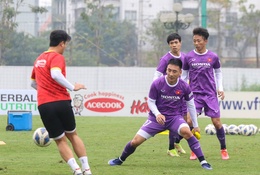 Ông Park như “ngồi trên đống lửa” vì cầu thủ liên tiếp dính COVID-19