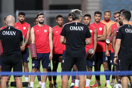 Hai ngày trước giờ khởi hành sang Việt Nam, Oman mới có đủ quân số