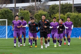 Tuyển Việt Nam dành trọn buổi sáng “soi giò” Nhật Bản