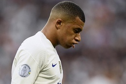 Mbappe nhất quyết không chụp ảnh với đội tuyển Pháp