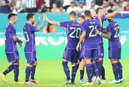 Messi chuyền bóng ngoạn mục và ghi bàn cho Argentina