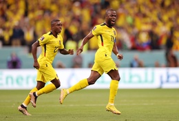 Valencia, người hùng của Ecuador từng giả chấn thương để... trốn tiền nuôi con!