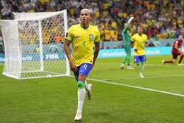 Richarlison lập cú đúp và siêu phẩm “xe đạp chổng ngược” cho Brazil